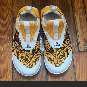 doernbecher nike zoom pulse - women’s size 9